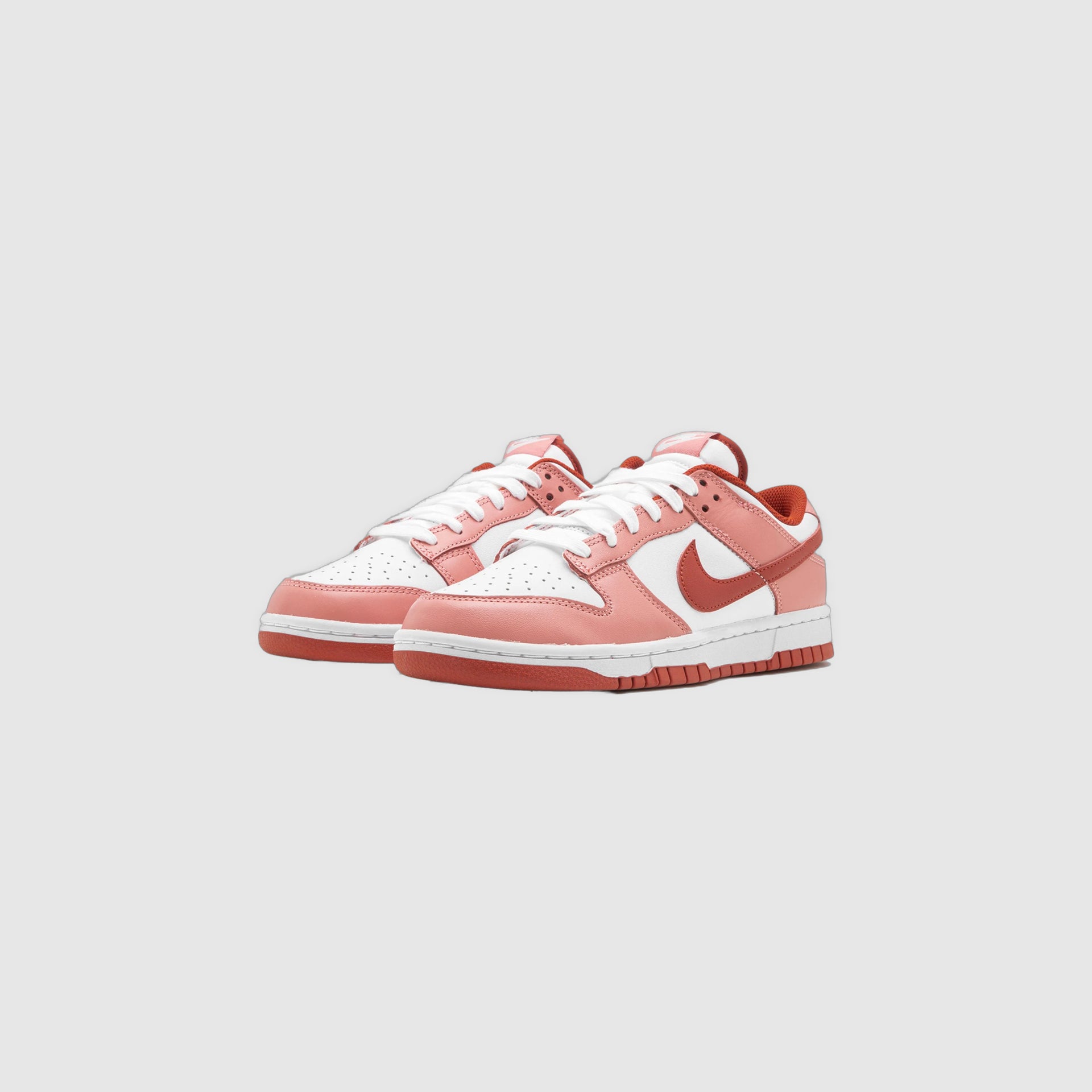 DUNK LOW WMNS
"Red Stardust"
