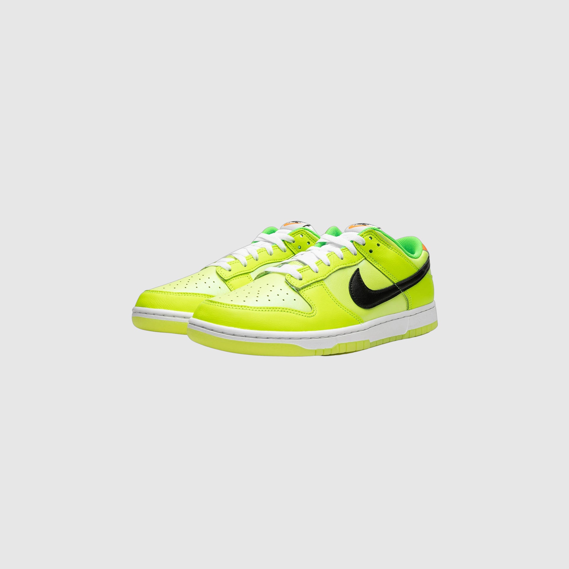 NIKE DUNK LOW "Glow in the Dark"